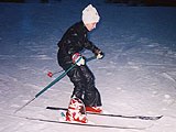 Наргиза катается на лыжах