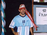 Пабло изображает крутого аргентинского футболиста (что, впрочем, недалеко от истины)
