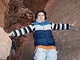 Наргиза держит скалы — не даёт им сойтись!